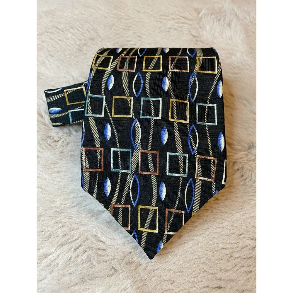GUY LAROUCHE - DIFFUSION - GEOMETRIC- VINTAGE - CANADA MADE- ALL SILK NECK TIE!